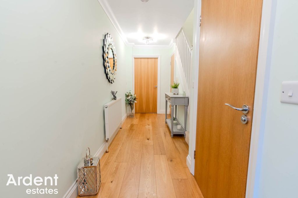 Property photo 3 of 28