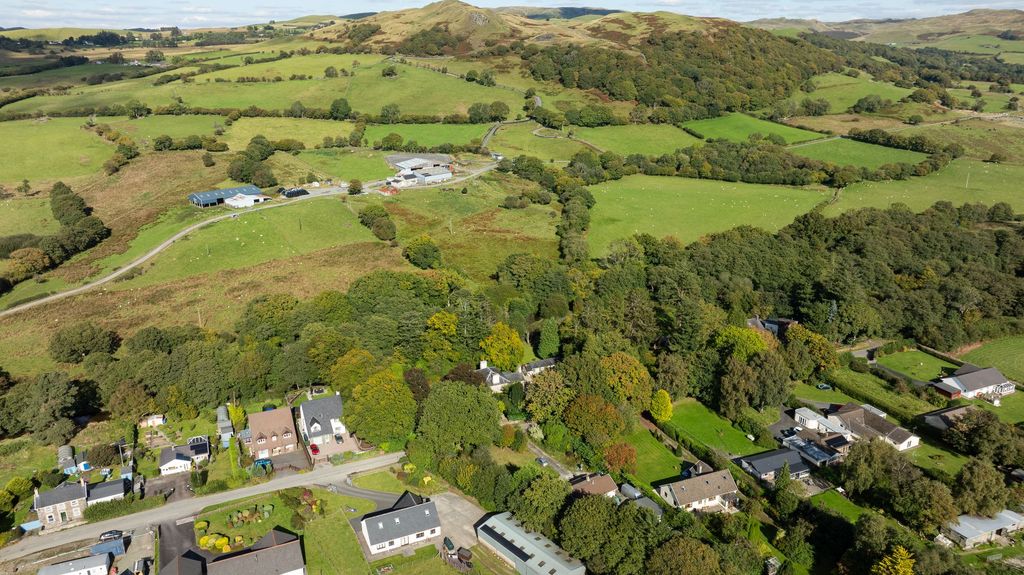 Property photo 2 of 35