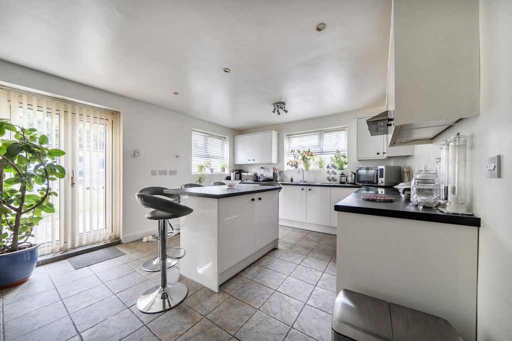Property photo 2 of 17 Kitchen