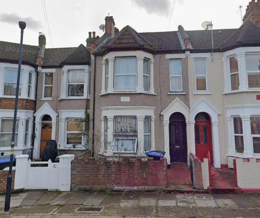 Property photo 1 of 8 A Bay-Fronted Three-Bedroom Period Terraced House