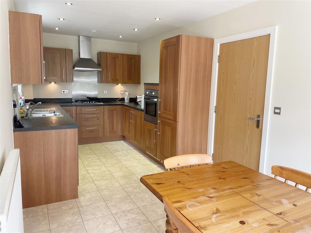 Property photo 2 of 21 Break - Kitch 1.Jpg