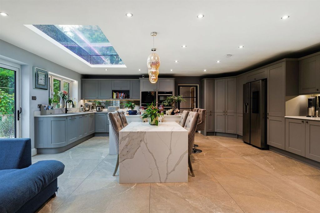 Property photo 1 of 25 96864_15-Holmes-Close  (8)_Low.Jpg