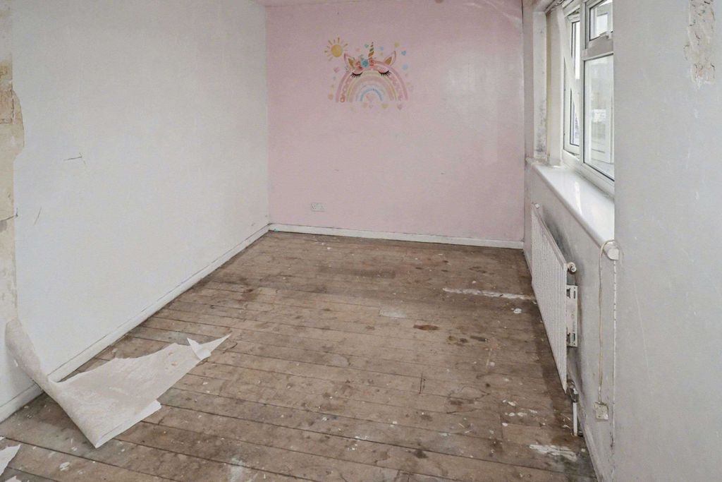 Property photo 2 of 15 22 Derwent Road, Middleton, Manchester, M24 5Lp