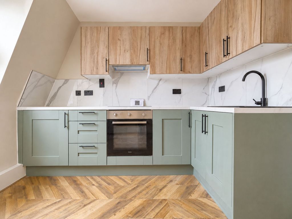 Property photo 3 of 8 Kitchen