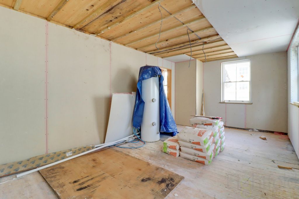 Property photo 3 of 11 Living Room