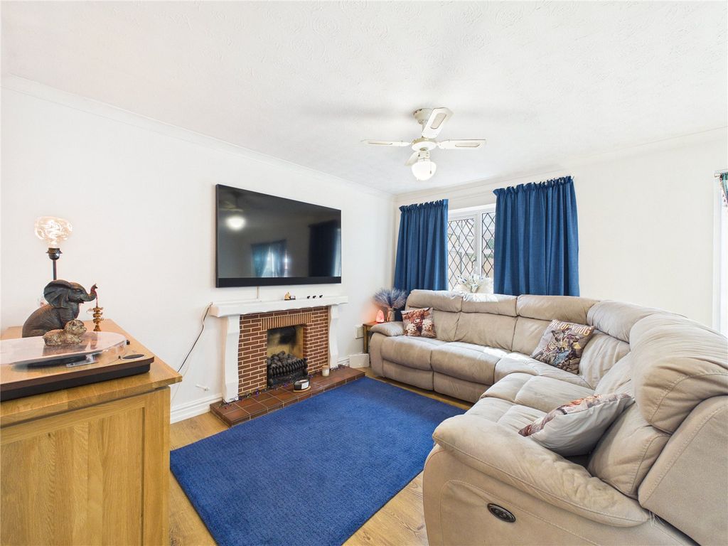 Property photo 3 of 27 Picture No. 02