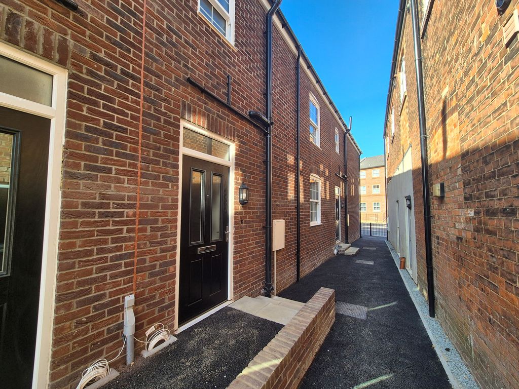 Property photo 1 of 2 Front