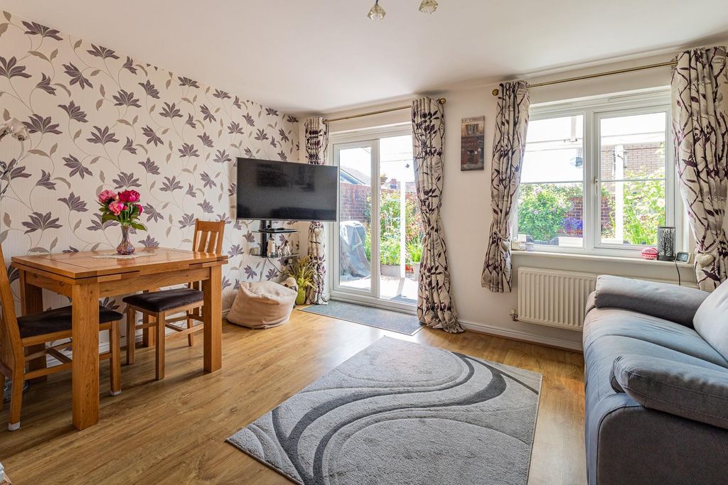 Property photo 3 of 14 Willowbrook Gardens 62-16.Jpg