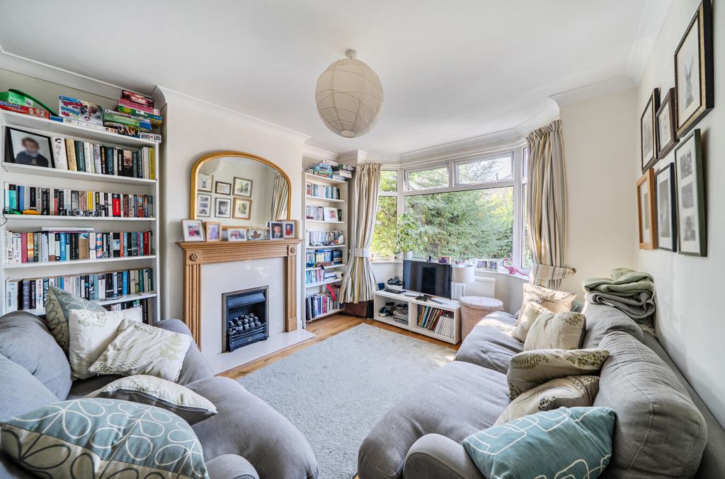 Property photo 3 of 11 Sitting Room