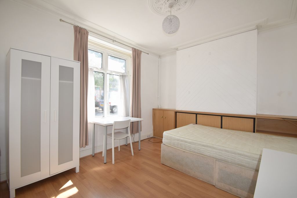 Property photo 3 of 9 Photo 4