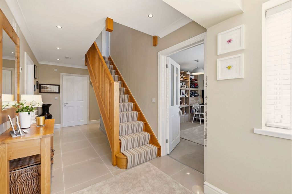 Property photo 3 of 36