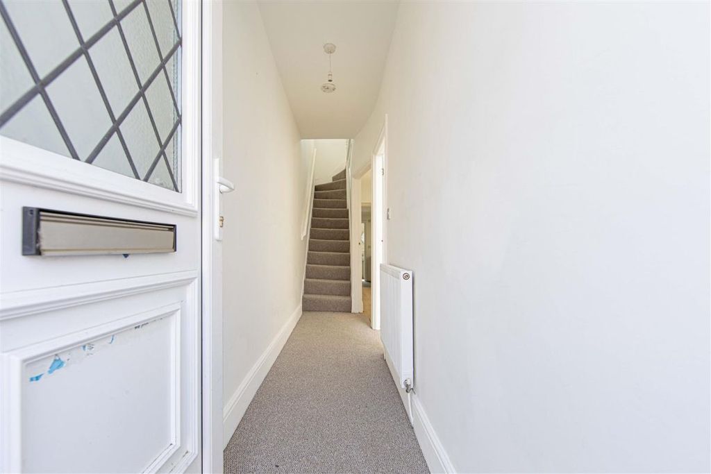 Property photo 2 of 25