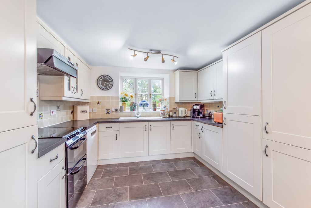 Property photo 2 of 22