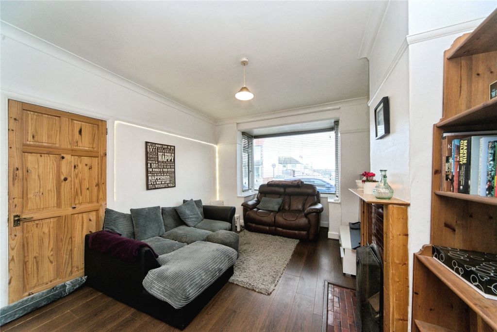 Property photo 3 of 12 Picture 3