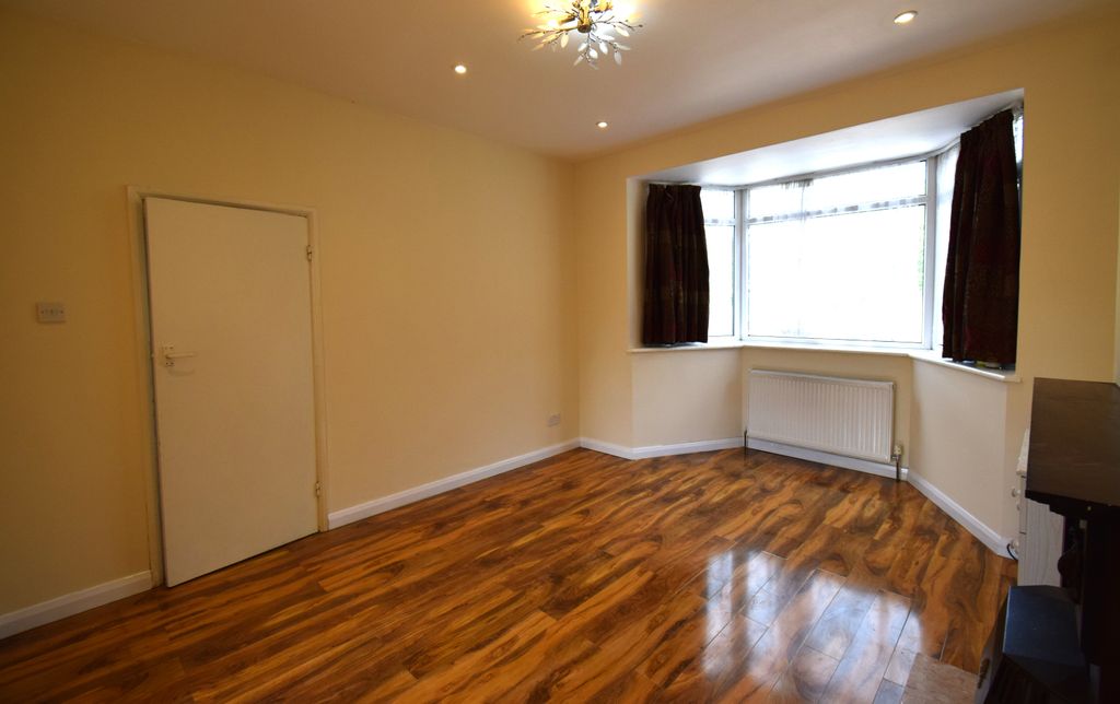 Property photo 1 of 12 Living Room