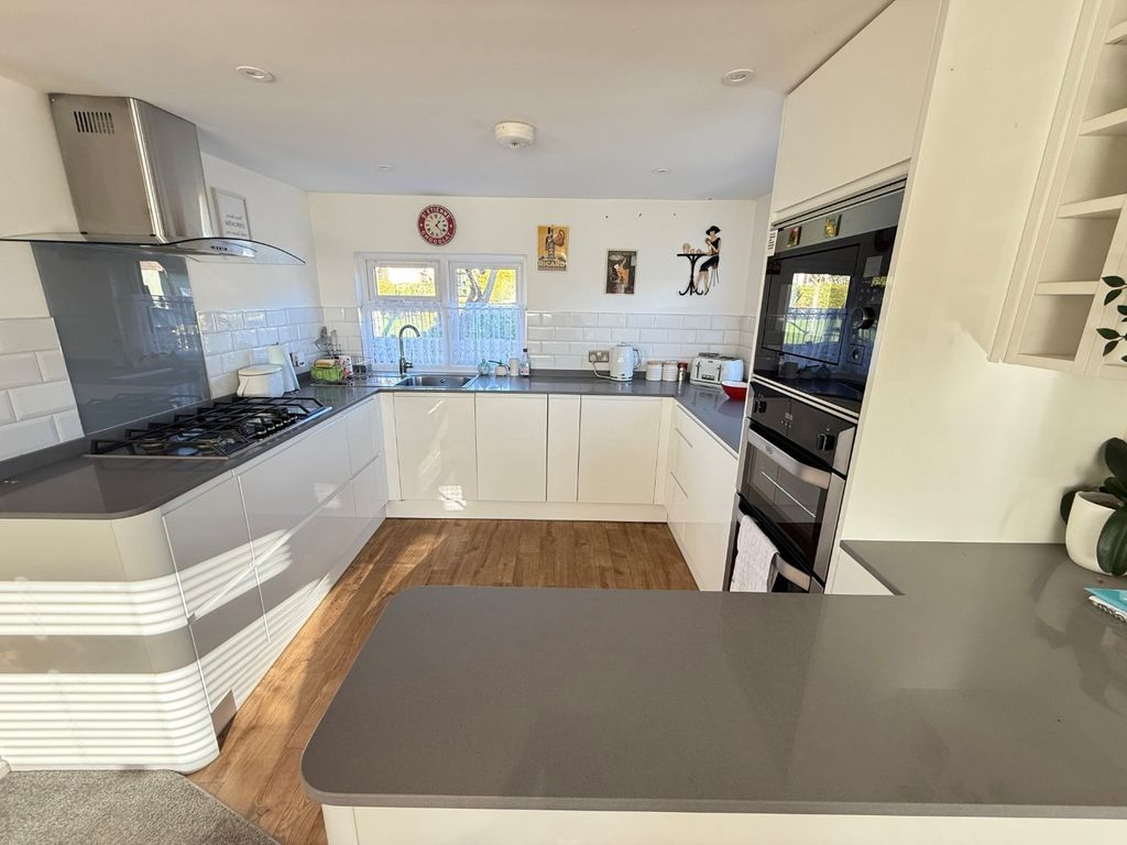 Property photo 3 of 10 4823192