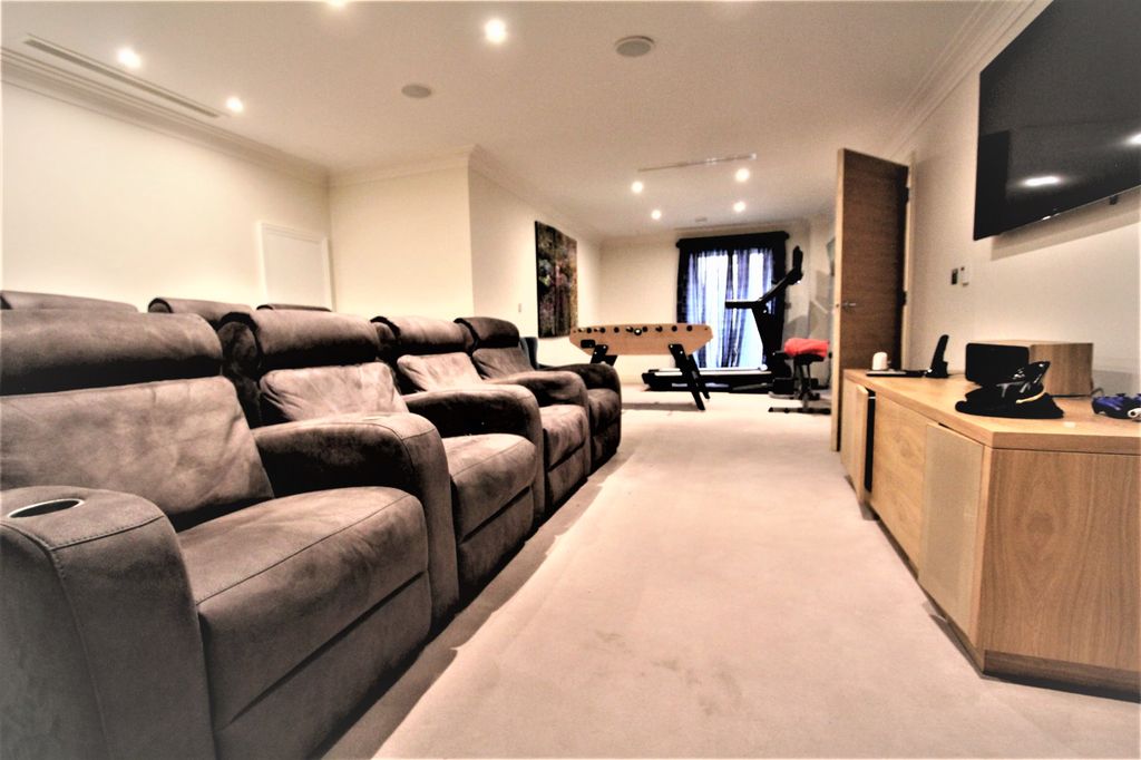 Property photo 3 of 21 Img_563_10_Original.Jpg