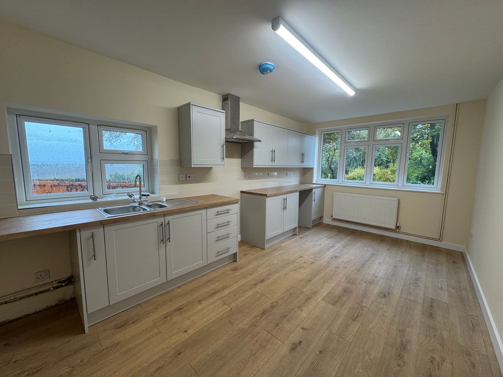 Property photo 2 of 11 Kitchen