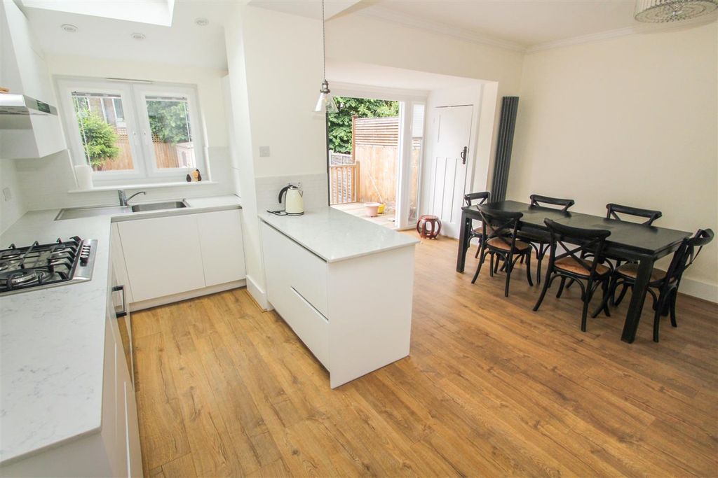 Property photo 2 of 14 4503351