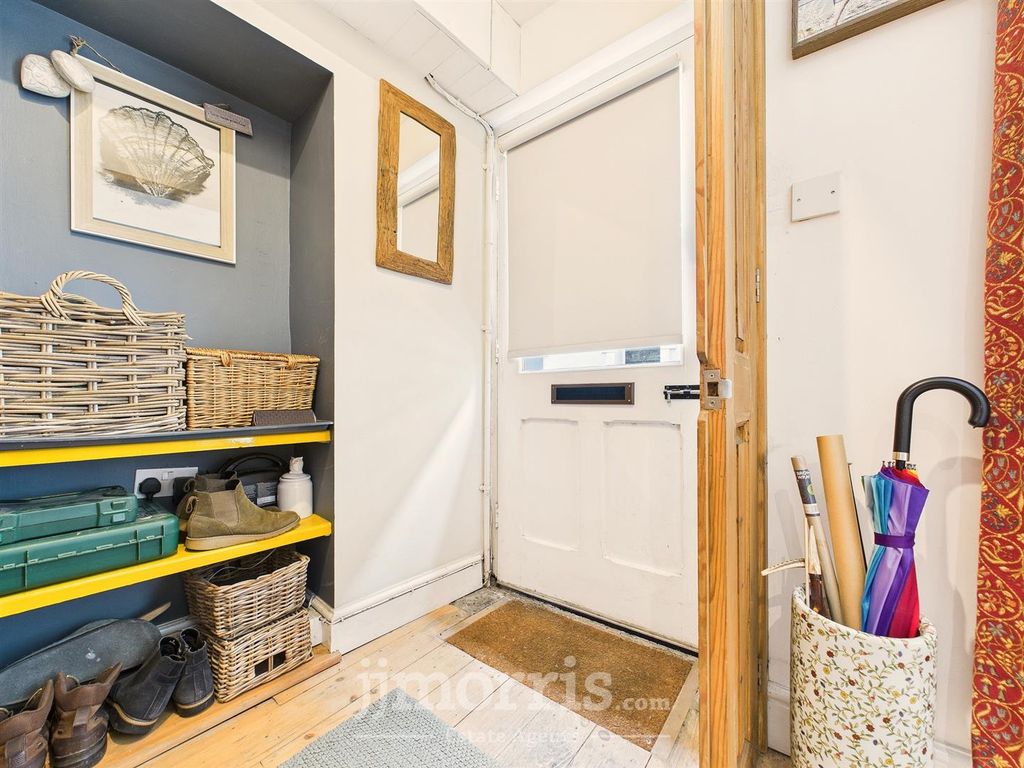 Property photo 2 of 17 Front Entrance Porch