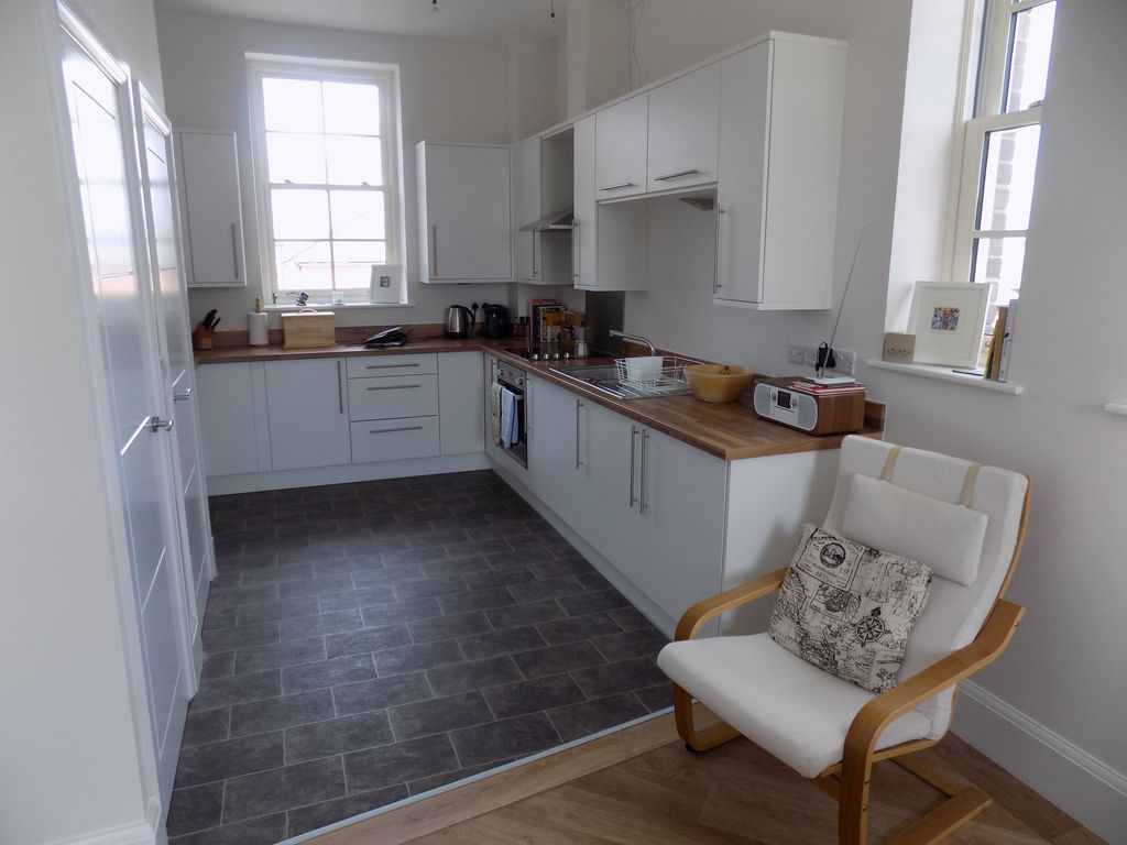 Property photo 2 of 9 Kitchen