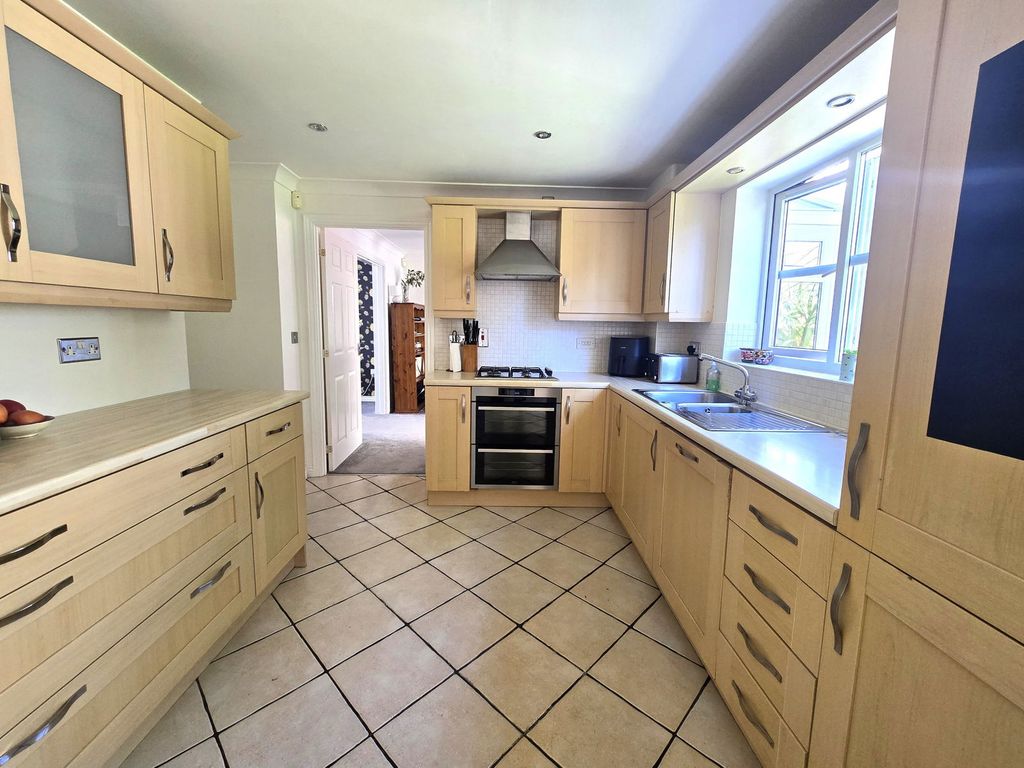 Property photo 2 of 20