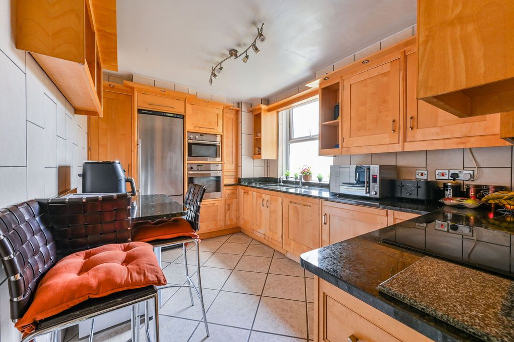 Property photo 3 of 11