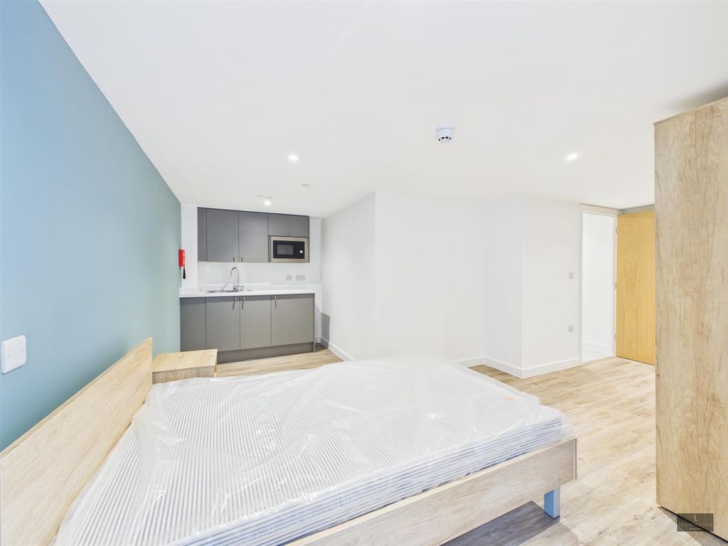 Property photo 1 of 12 Cam02887G0-Pr0670-Still009.Jpg