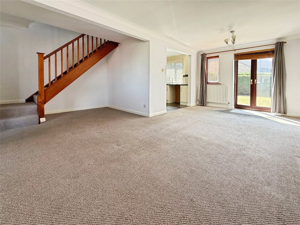 Property photo 2 of 12 Lounge