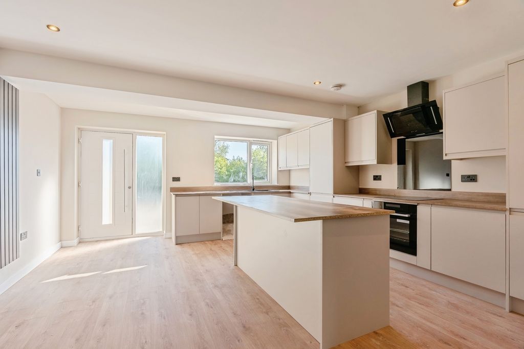 Property photo 1 of 17 Pbox-Img.Jpg