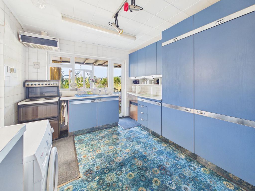 Property photo 3 of 16 Kitchen