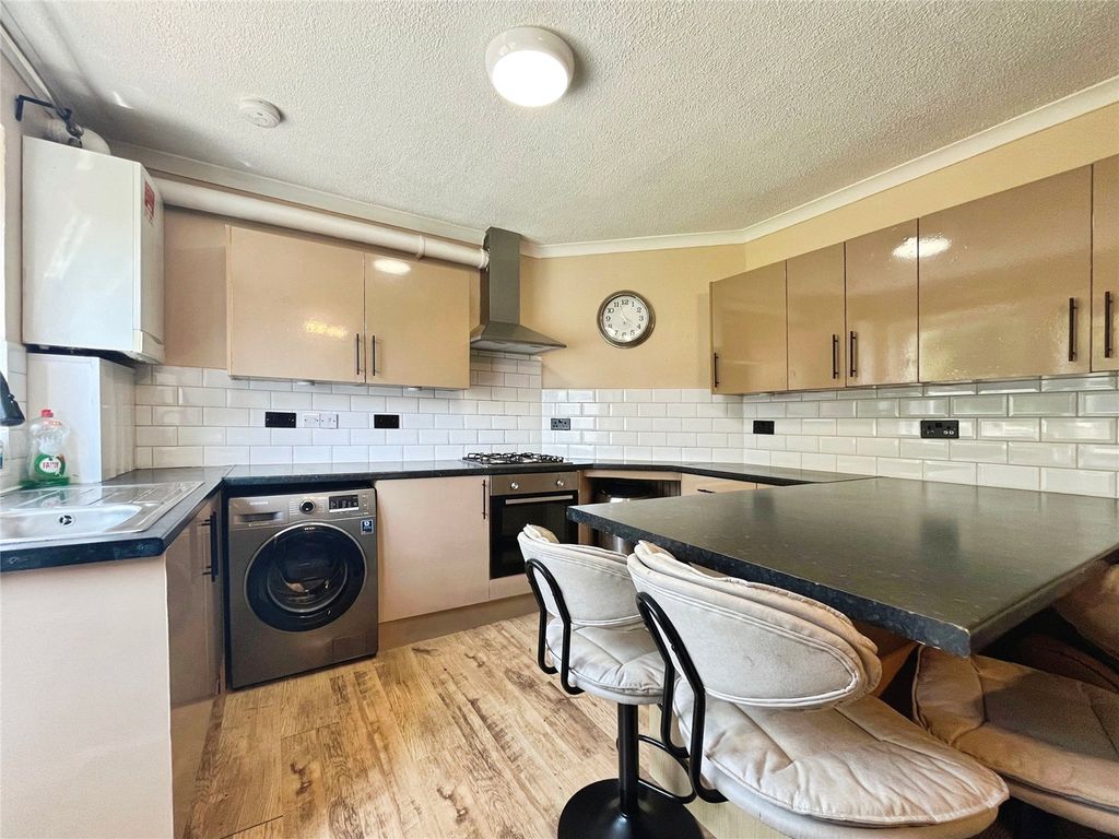 Property photo 2 of 11 Kitchen