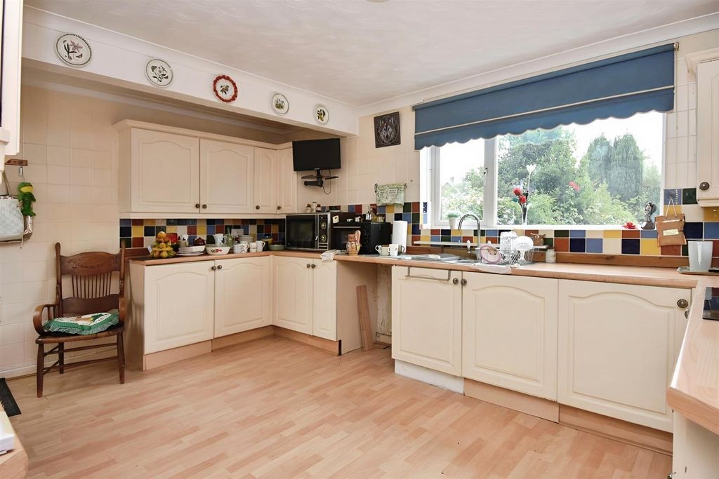 Property photo 3 of 13 A1c2ee93-MC 20Kitchen.Jpg