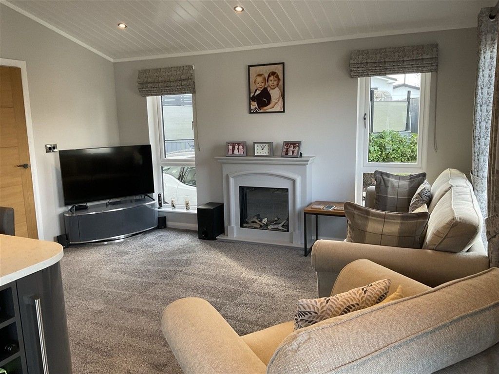 Property photo 1 of 8 Lounge