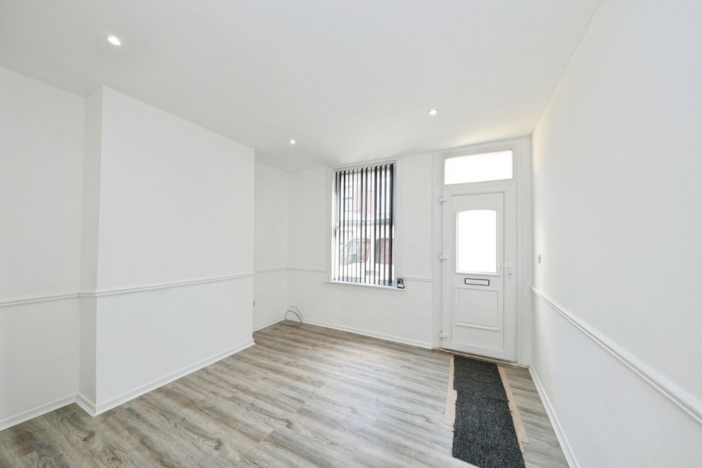 Property photo 2 of 17 Pbox-Img.Jpg