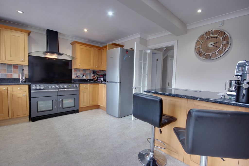 Property photo 3 of 26 1 Kit Din B