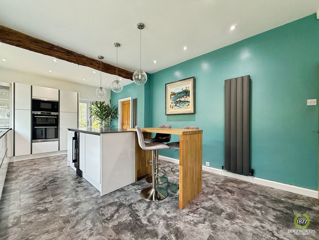 Property photo 3 of 32