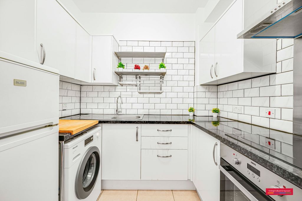 Property photo 2 of 9 Kitchen