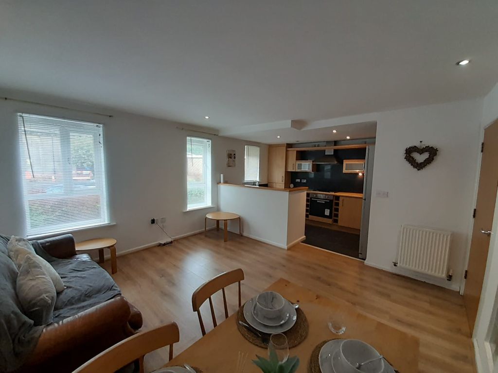 Property photo 2 of 8