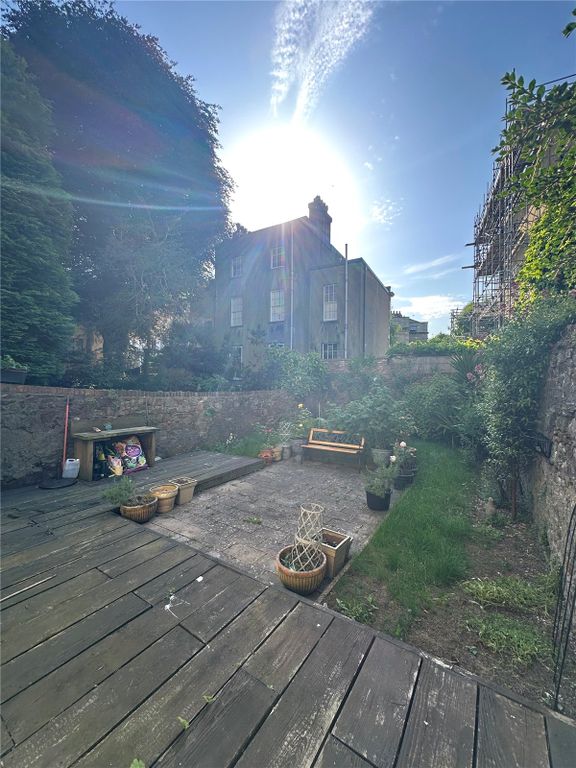 Property photo 2 of 16 Picture No. 18