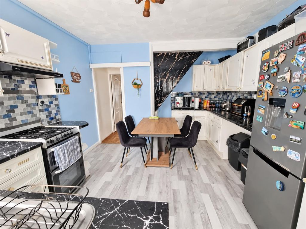 Property photo 2 of 15 Kitchen/Diner