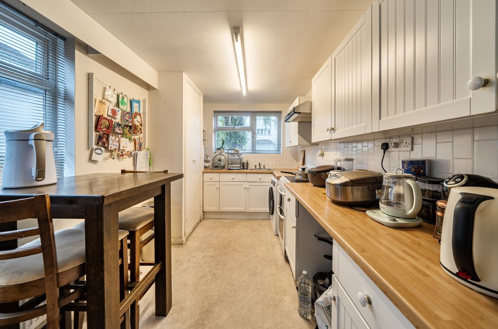 Property photo 3 of 9 Kitchen