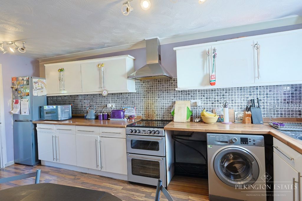 Property photo 3 of 13 4765884