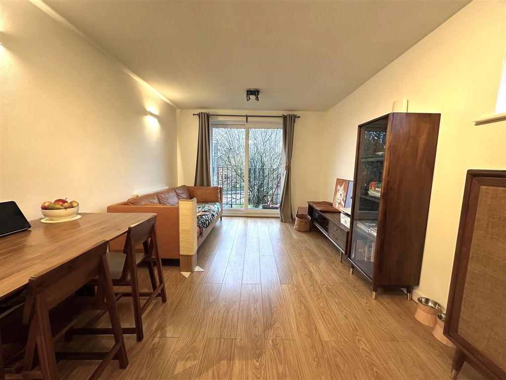 Property photo 2 of 9 Coopers Estate Agents