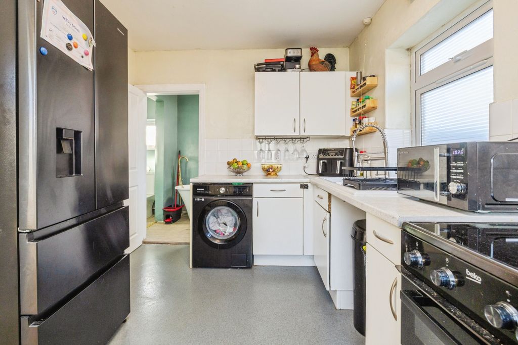 Property photo 3 of 15 Kitchen