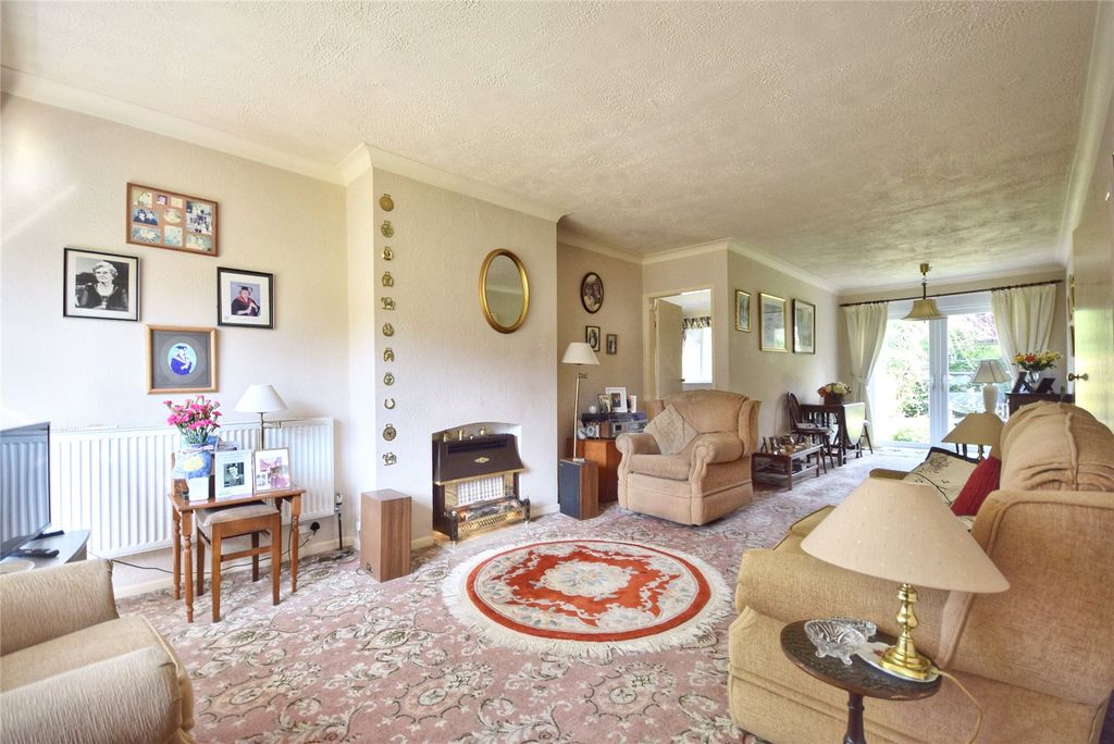 Property photo 3 of 13 Lounge Dining