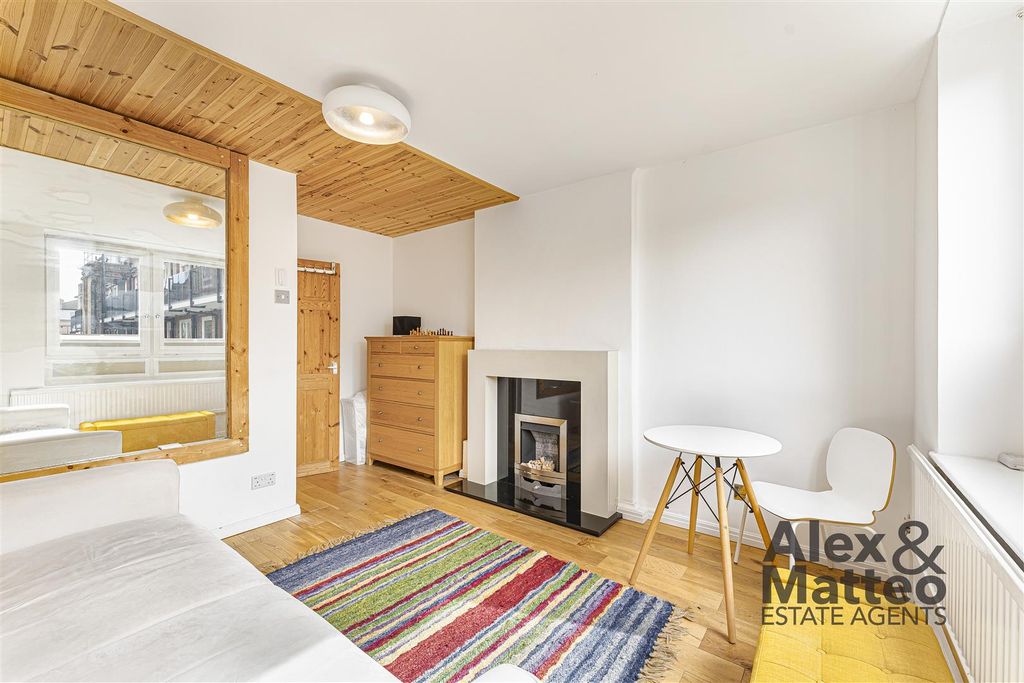 Property photo 2 of 13 White Grounds Estate