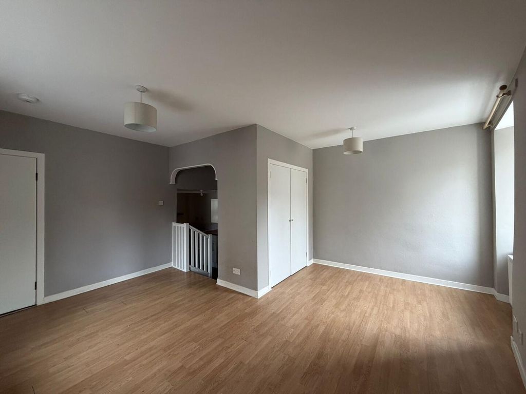 Property photo 3 of 11 Living Room