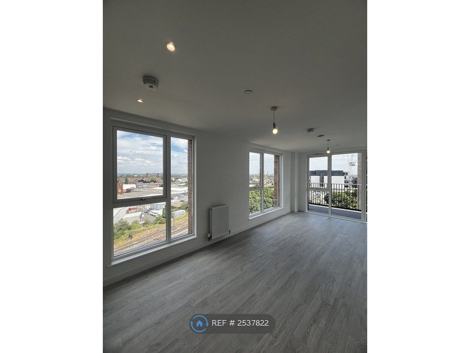 Property photo 1 of 24 Living Room