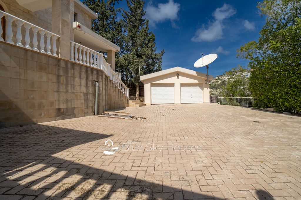 Property photo 3 of 32